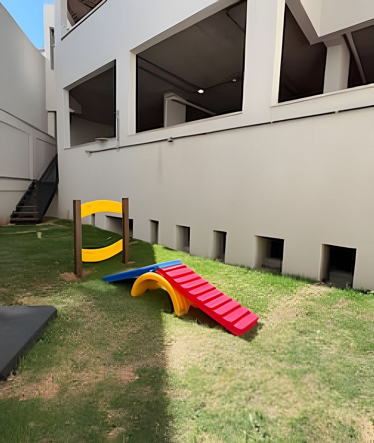 Apto 2 Qts no Centro| Piscina, Academia e Conforto