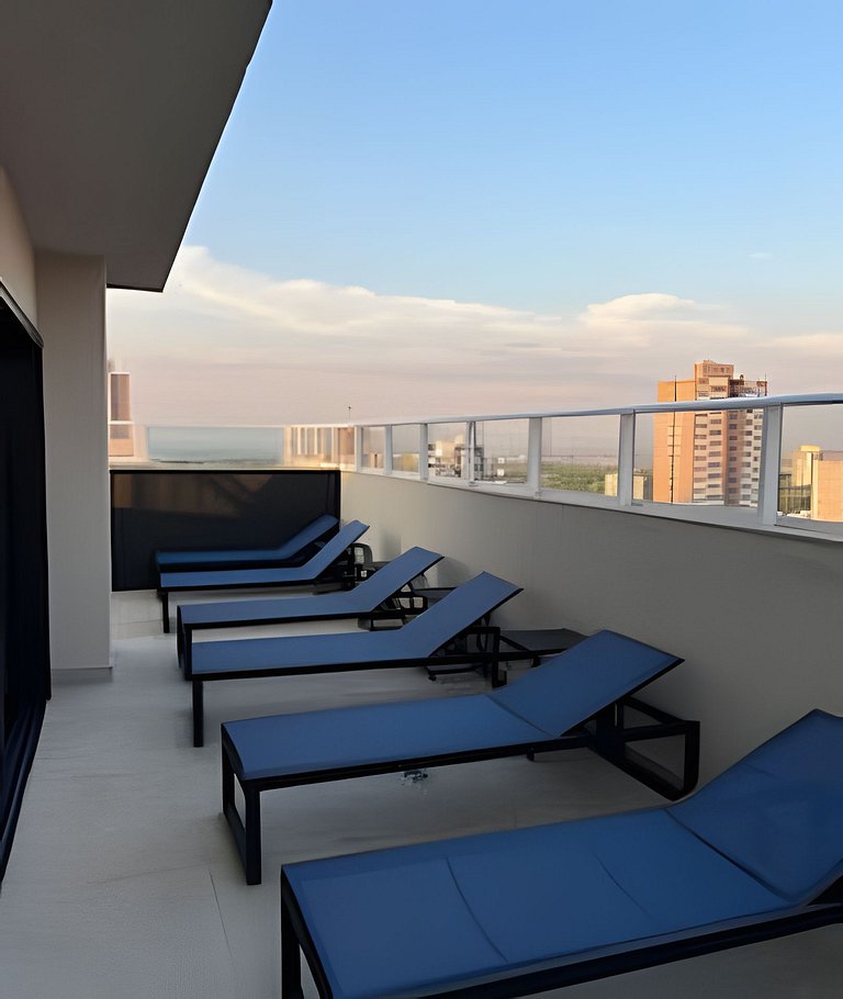 Apto 2 Qts no Centro| Piscina, Academia e Conforto