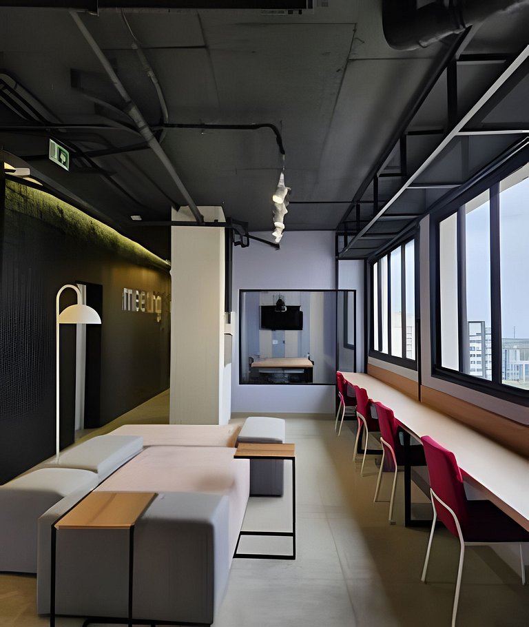 Apto 2 Qts no Centro| Piscina, Academia e Conforto