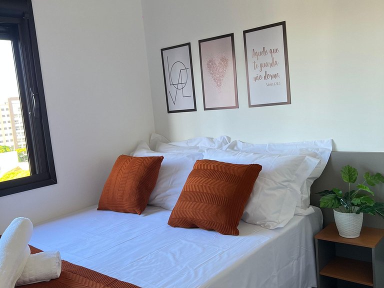 Apto 2 Qts no Centro| Piscina, Academia e Conforto