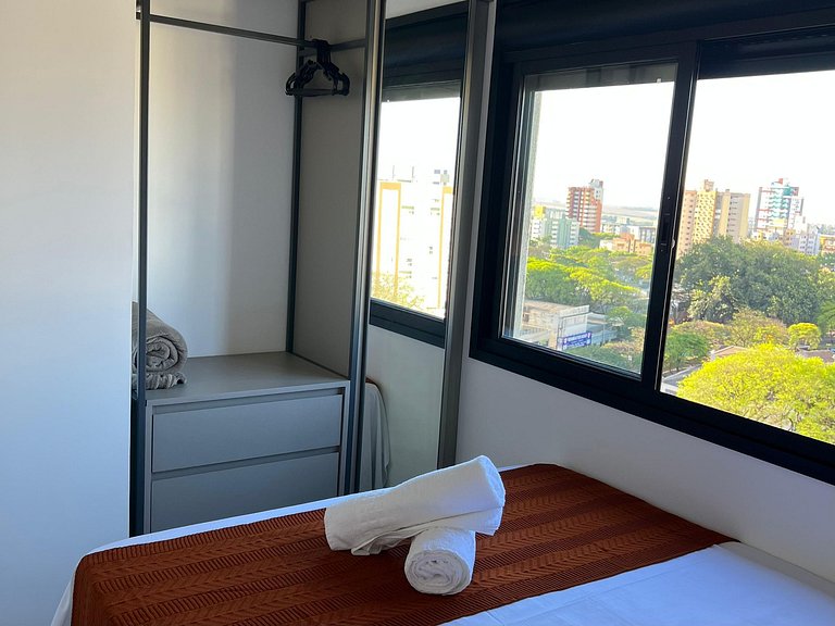 Apto 2 Qts no Centro| Piscina, Academia e Conforto