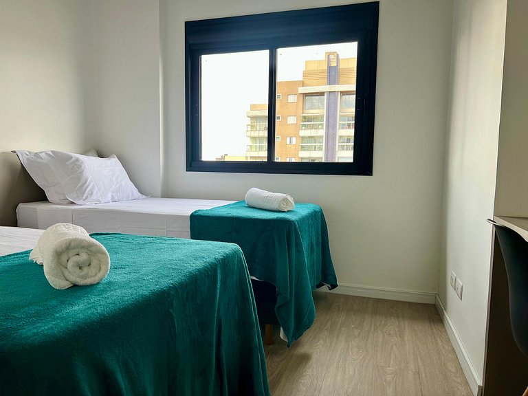 Apto 2 Qts no Centro| Piscina, Academia e Conforto