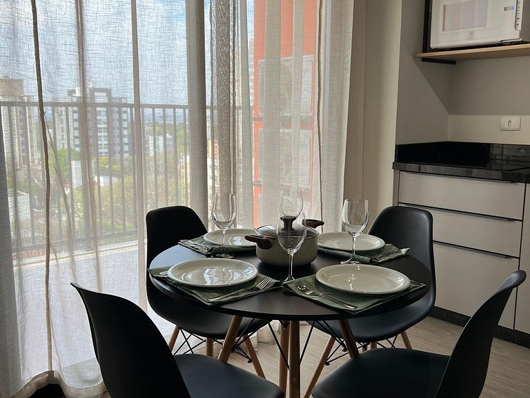 Apto 2 Qts no Centro| Piscina, Academia e Conforto